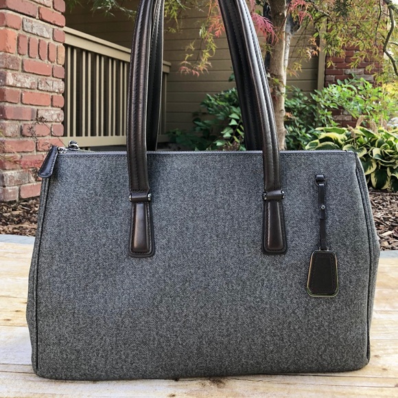 tumi sinclair q tote